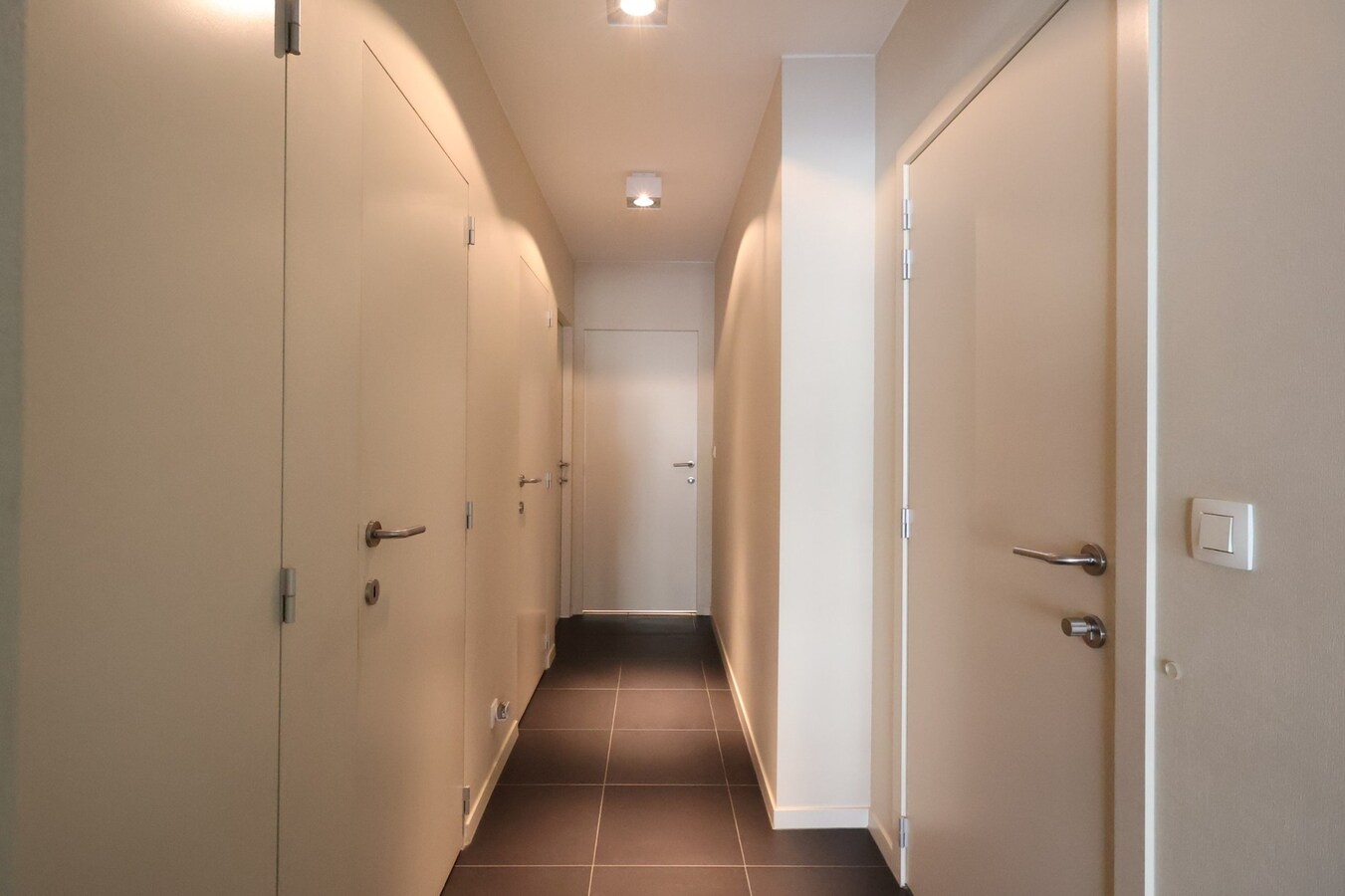 Modern appartement met eigen parkeerplaats nabij het strand Oostduinkerke 