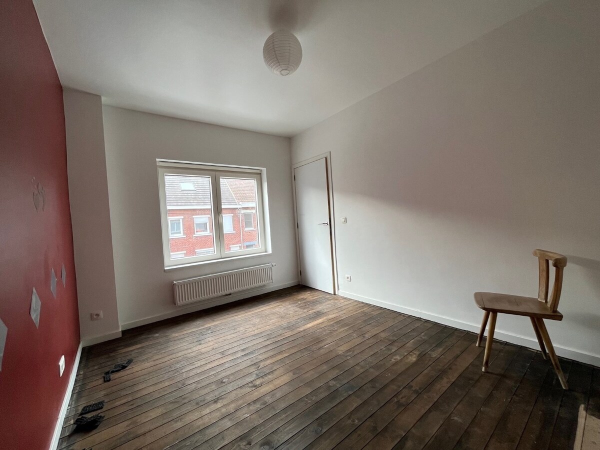 Centraal gelegen, verzorgde 4 slpk-woning met tuin en grote garage, tussen Rumbeke en Roeselare 