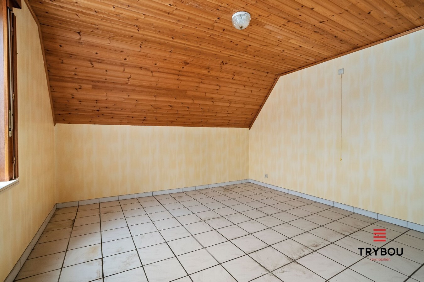 Ruime hoekwoning met 3 slaapkamers en garage te Poelkapelle 