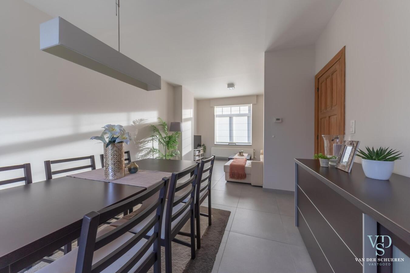 Degelijke, karaktervolle woning met tuintje. UNIEK AANBOD ! 