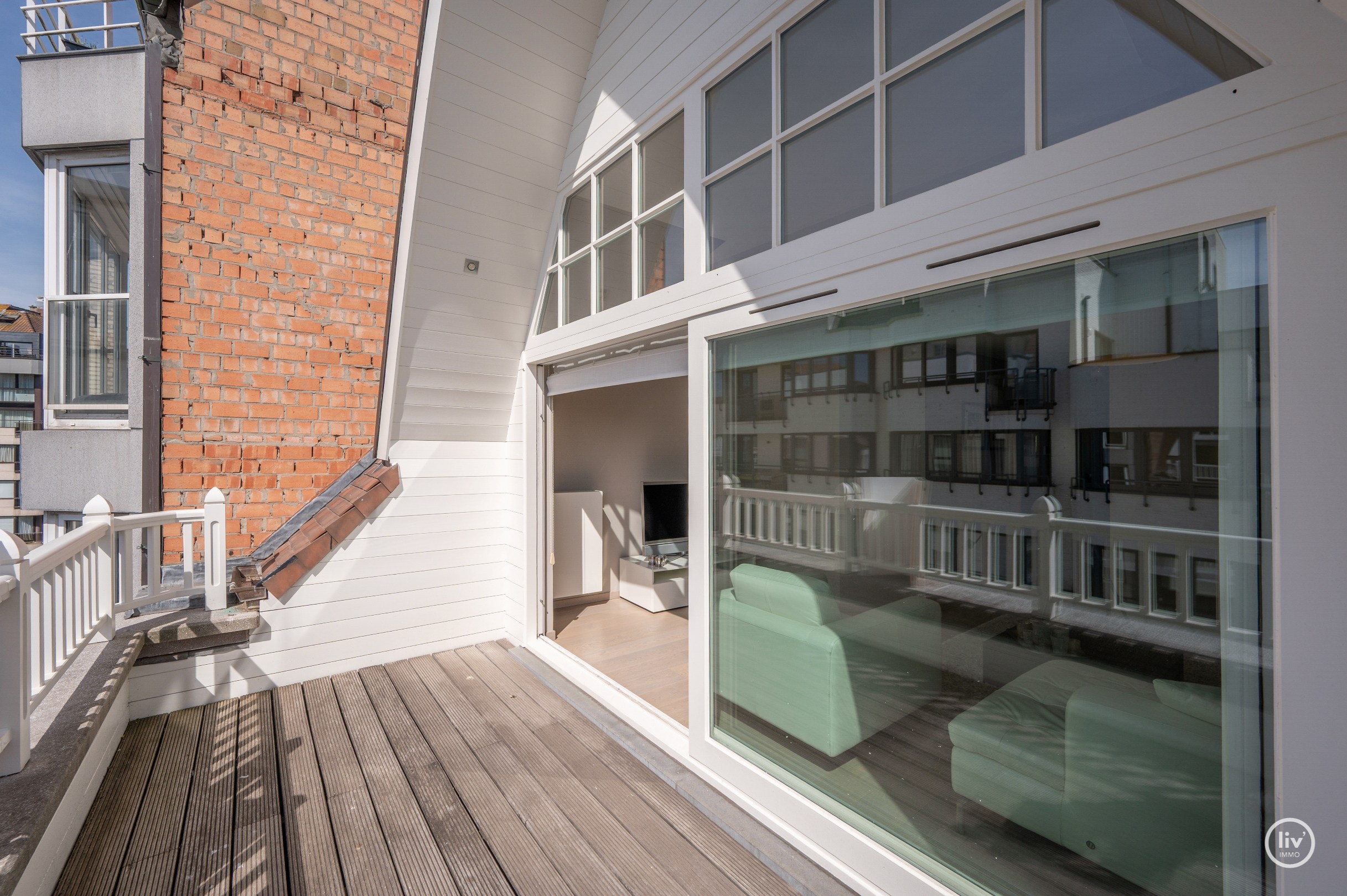 Appartement en duplex ensoleillé et spacieux avec terrasse orientée plein sud situé dans la Zoutelaan à Knokke. 