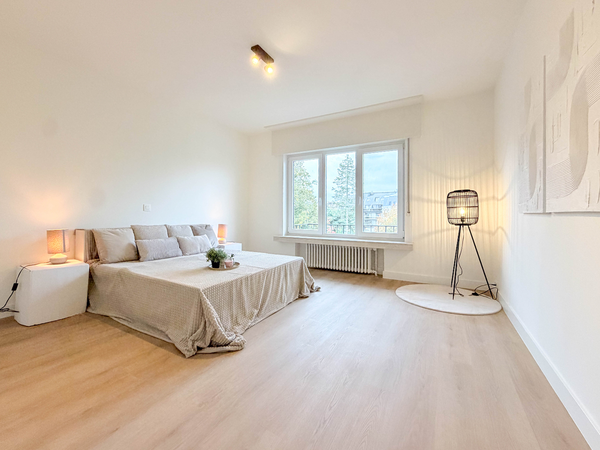 Stijlvol gerenoveerd 3-slaapkamerappartement van 128 m² met garage op topligging in Kortrijk *** NONO INSPIRED *** 