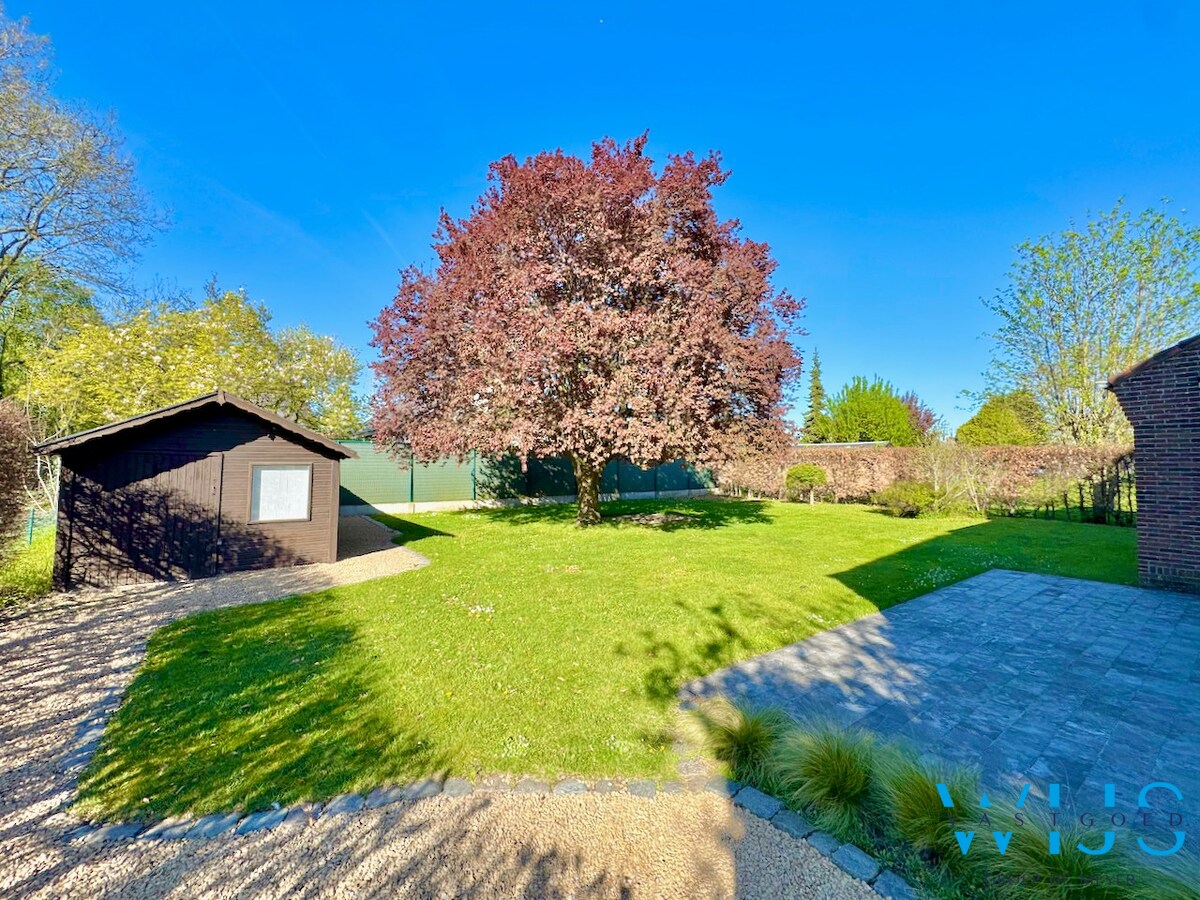 Instapklare gezinswoning met 4 slaapkamers in woonwijk te EVERGEM ! 