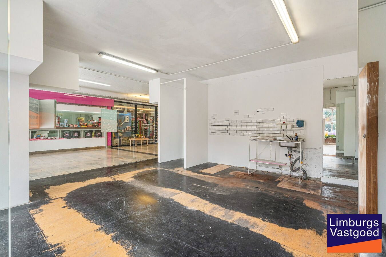 Commercieel uitstekend gelegen handelspand, 39m² 