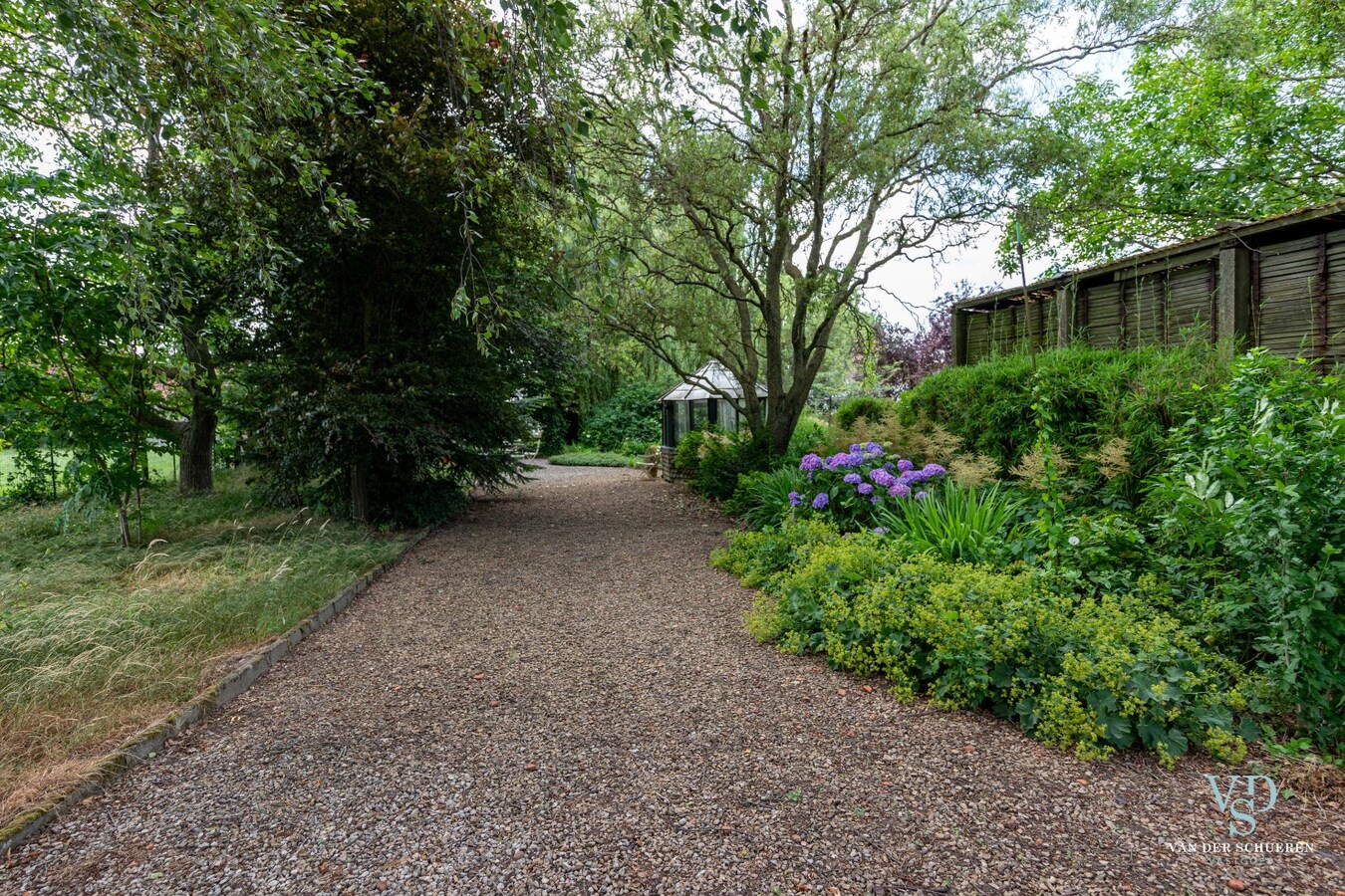 Charmante woning nabij centrum Gavere (op ca. 1255 m²) 