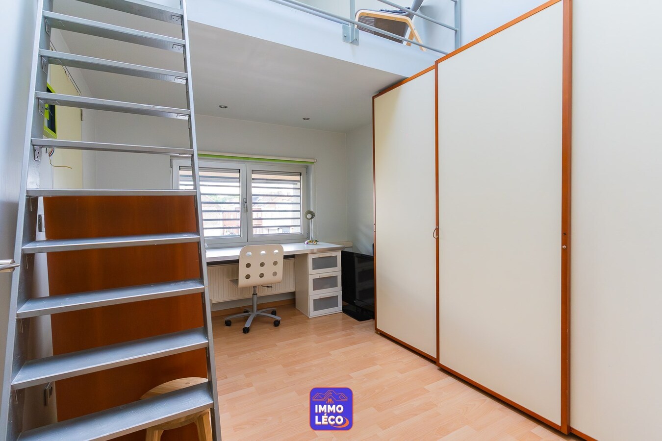 Maison style "LOFT" dont une surface habitable de 486m² avec double garage et jardin, en plein centre-ville ! 