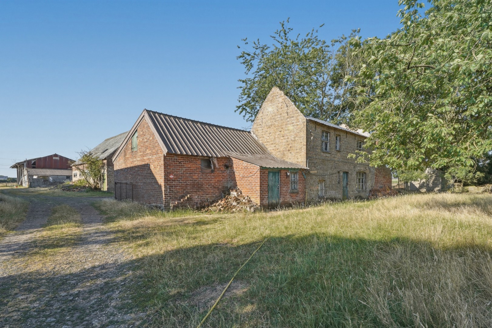 Hoeve "De Roeste Scheure" op een perceel van ca. 12.762 m² te Zedelgem 