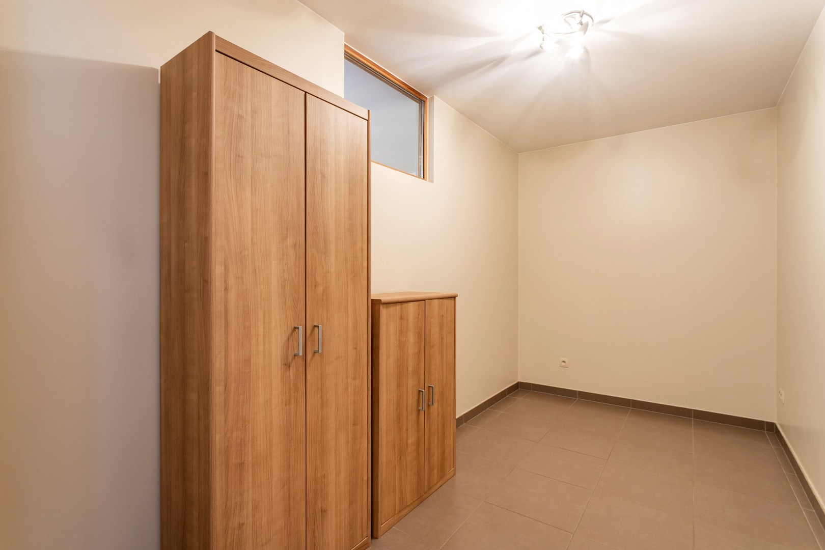 Appartement met 2 slpk, ruim terras en kelder 
