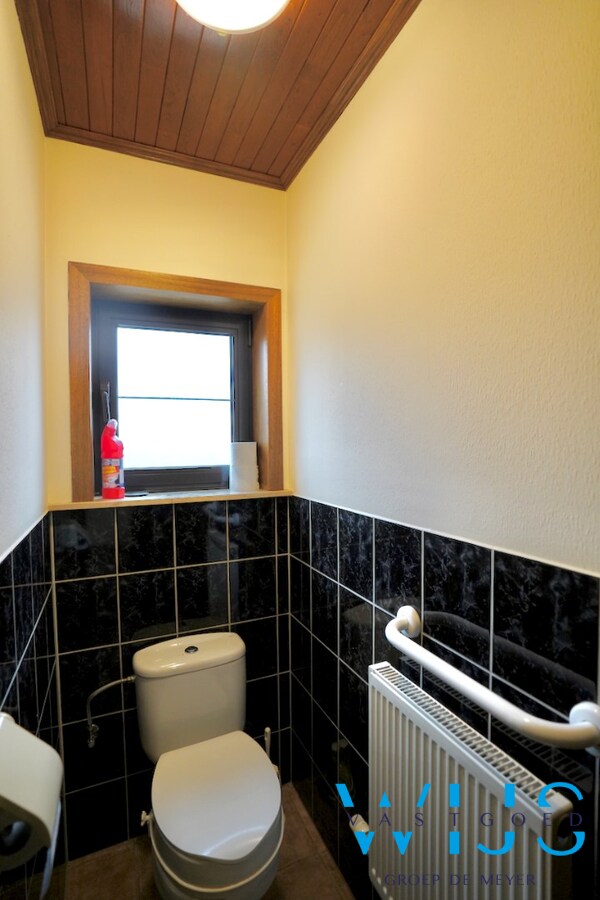 Super gezellig woonhuis met ruime garage te Boekhoute ! 