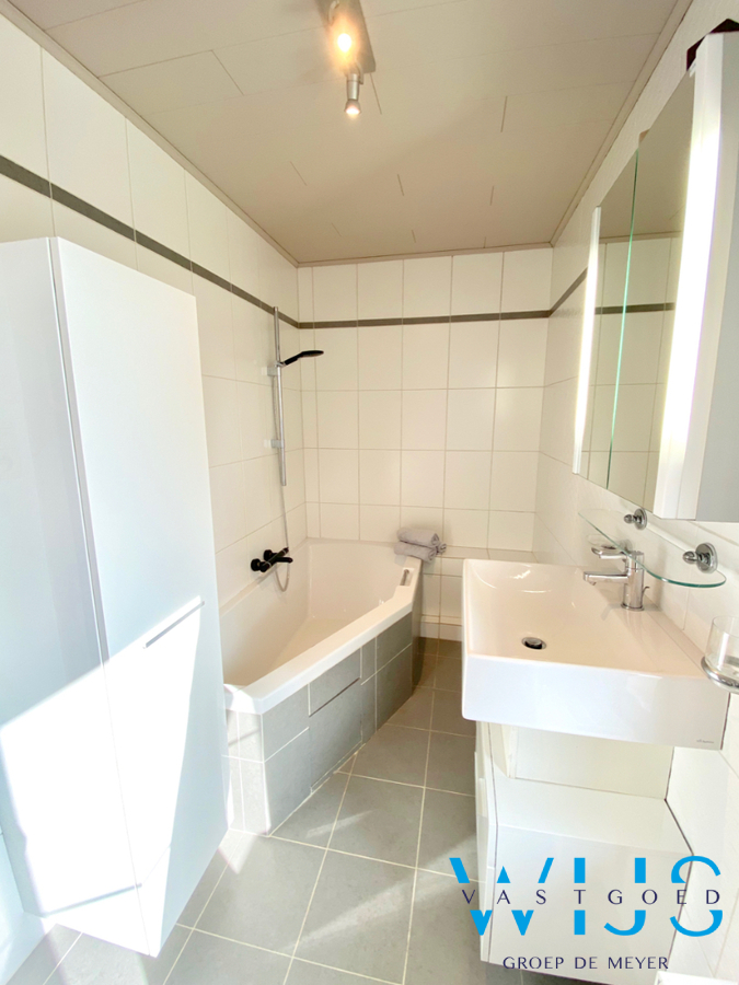 Instapklare gezinswoning met 3 slaapkamers &amp; ruime tuin te Zelzate! 