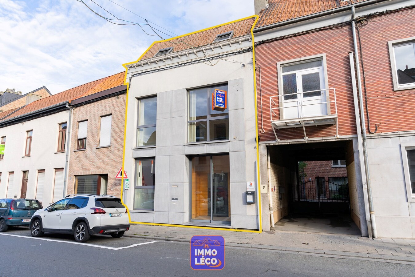 Immeuble avec un bureau et un appartement 2 chambres. IDEAL INVEST 