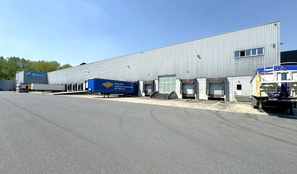 Magazijn en kantoor te huur op logistieke site te Bornem