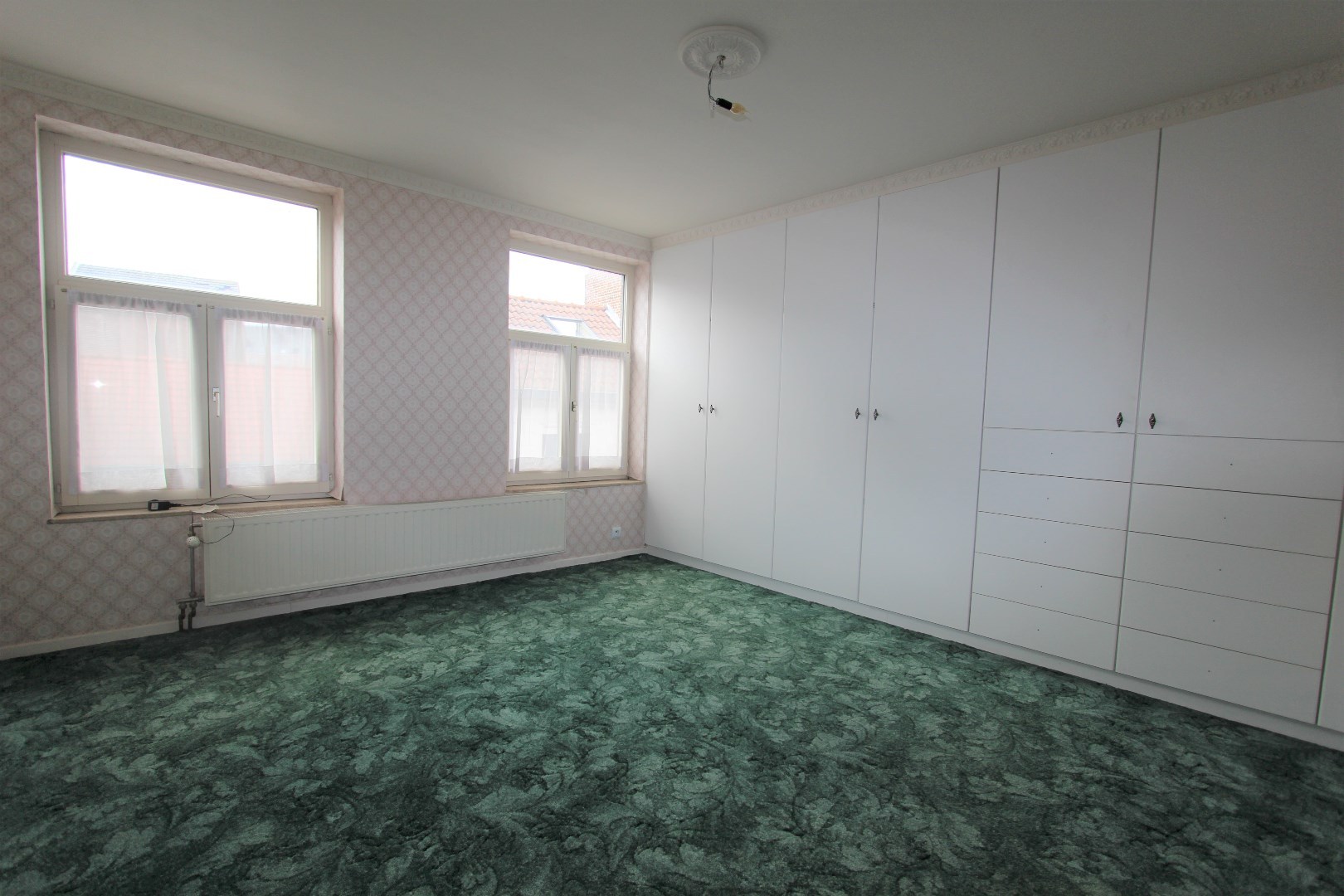 PRACHTIG GELEGEN MODERNE HANDELSWONING 