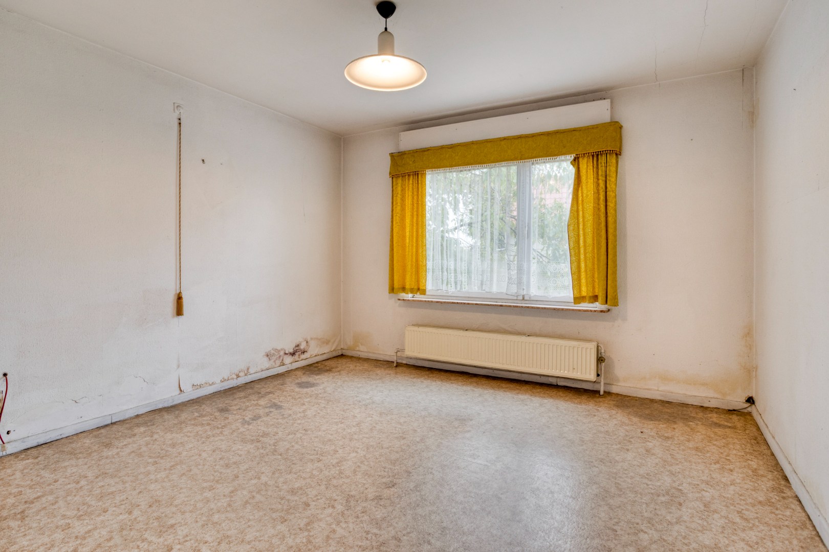 Te renoveren laagbouwwoning in een landelijke omgeving in Geel op een perceel van 16.050m² 