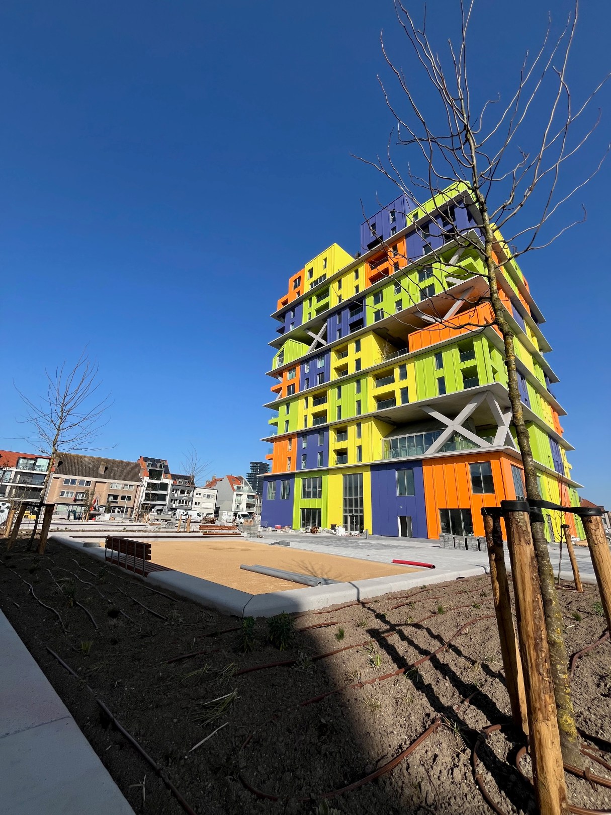 Non meublé : Appartement de 2 pièces idéalement situé à la Résidence Hoos avec vue latérale sur la mer. 