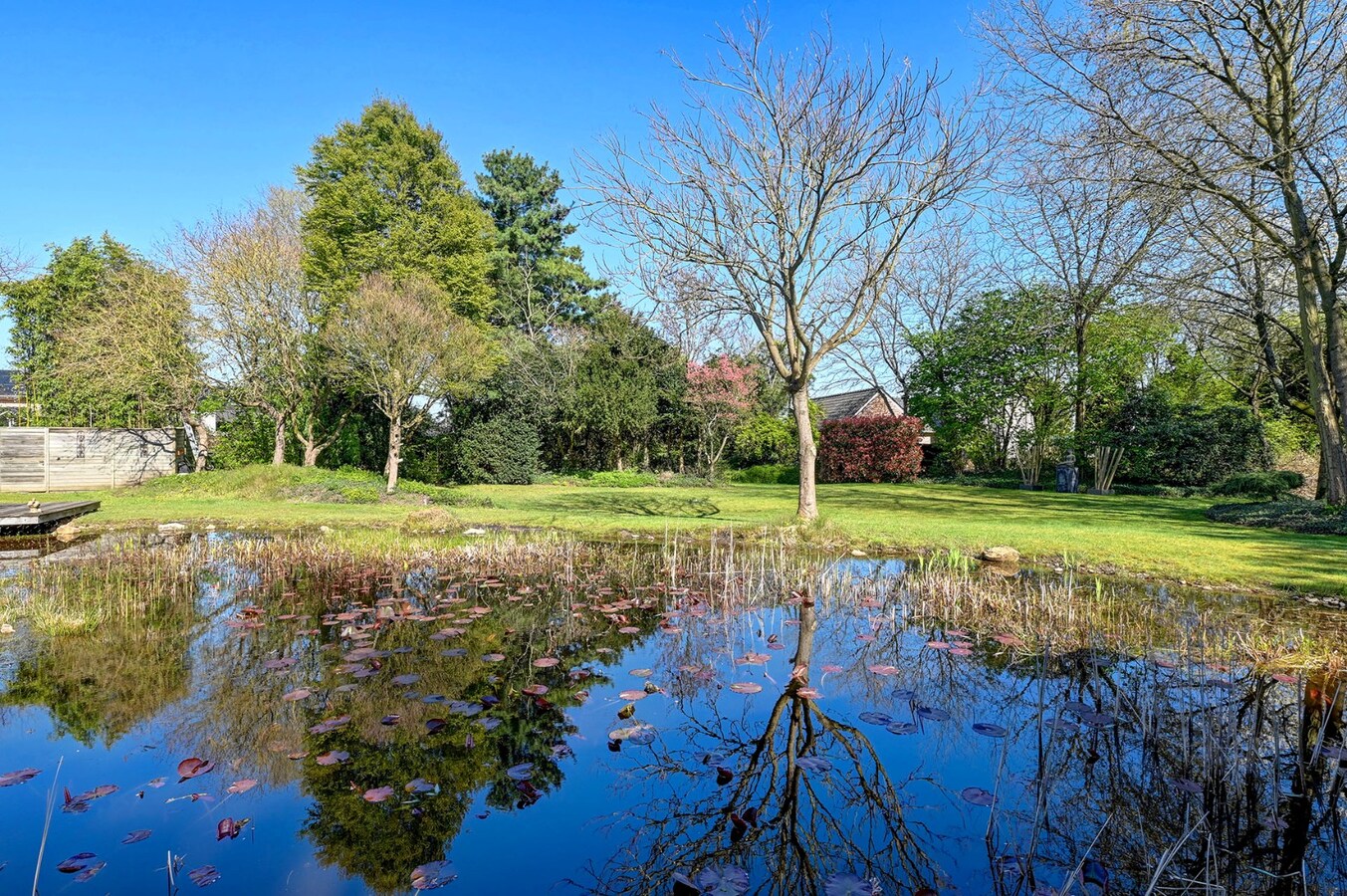 Uitzonderlijk kantoorgebouw met woonst 