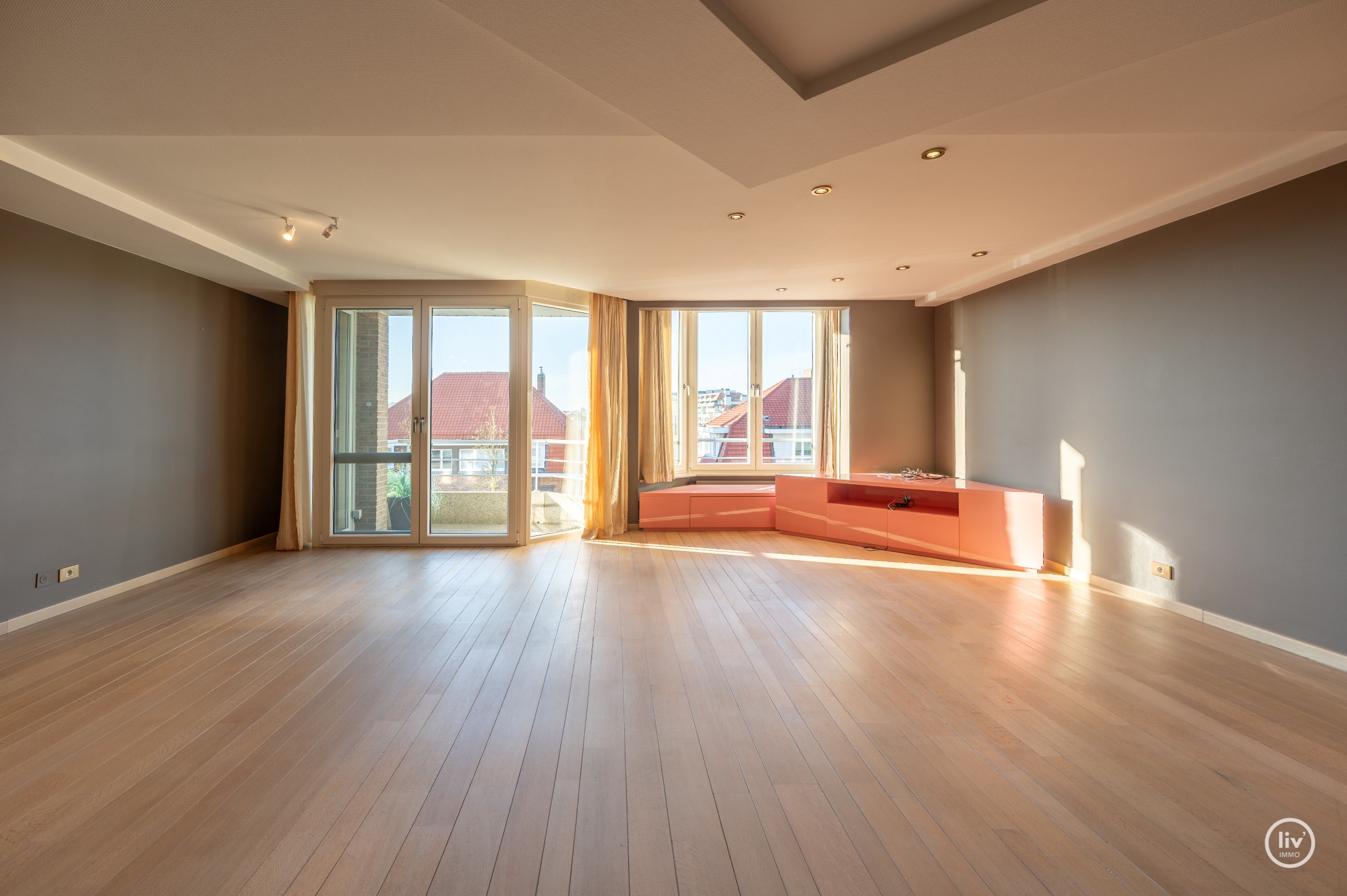 Prachtig appartement Inclusief box en staanplaats met uitzonderlijke gevelbreedte en prachtig open zicht over het zegemeer te Knokke 