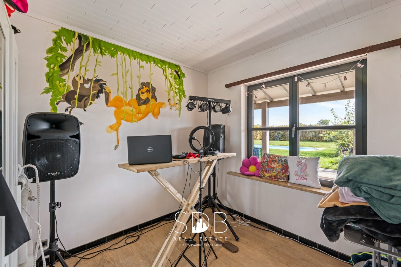 Prachtige landelijke woning met hippische accommodatie op 2,5hectare 