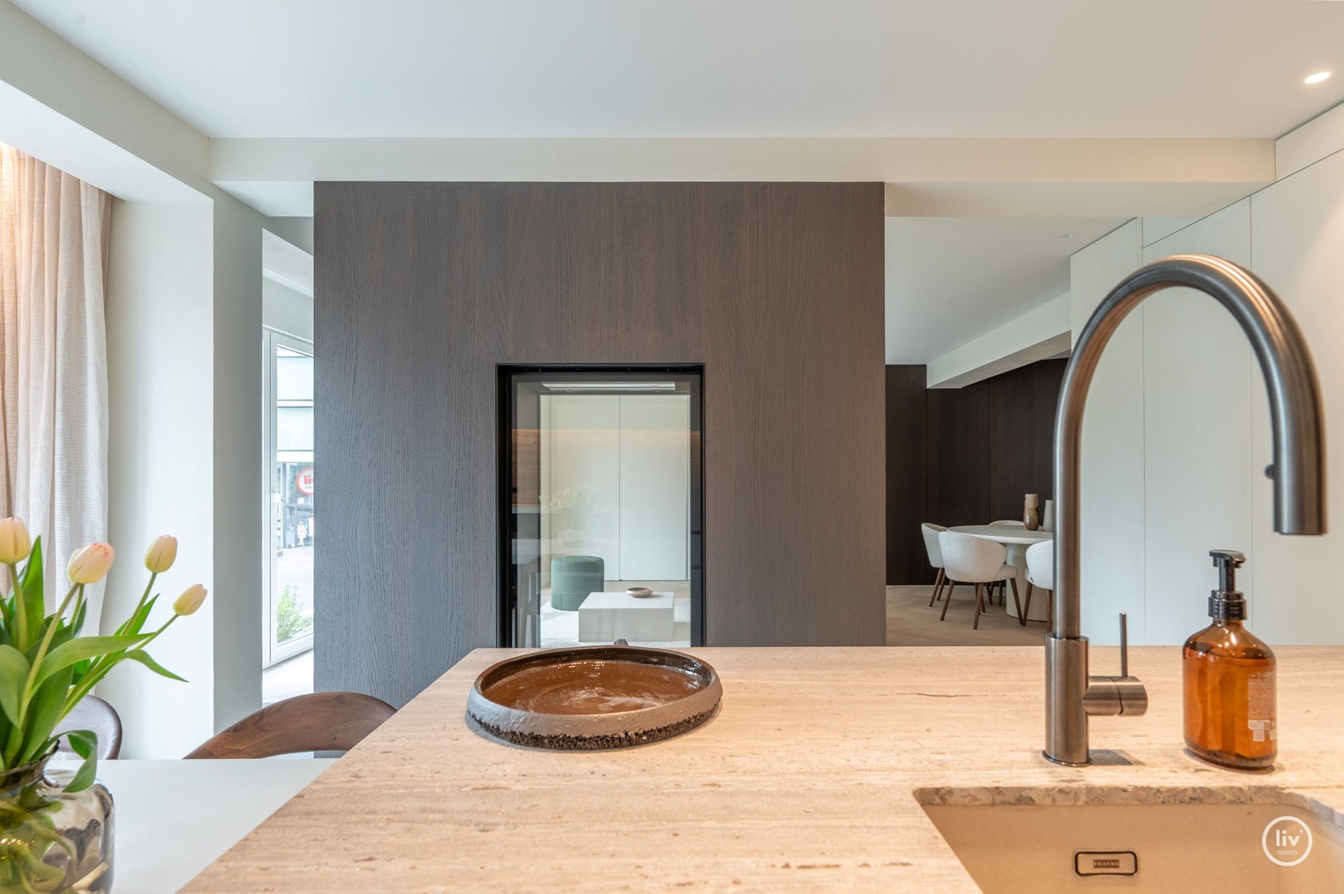 Magnifiek gerenoveerd appartement van 150 m² met open zicht op de Heilighartl kerk – Dumortierlaan, Knokke 