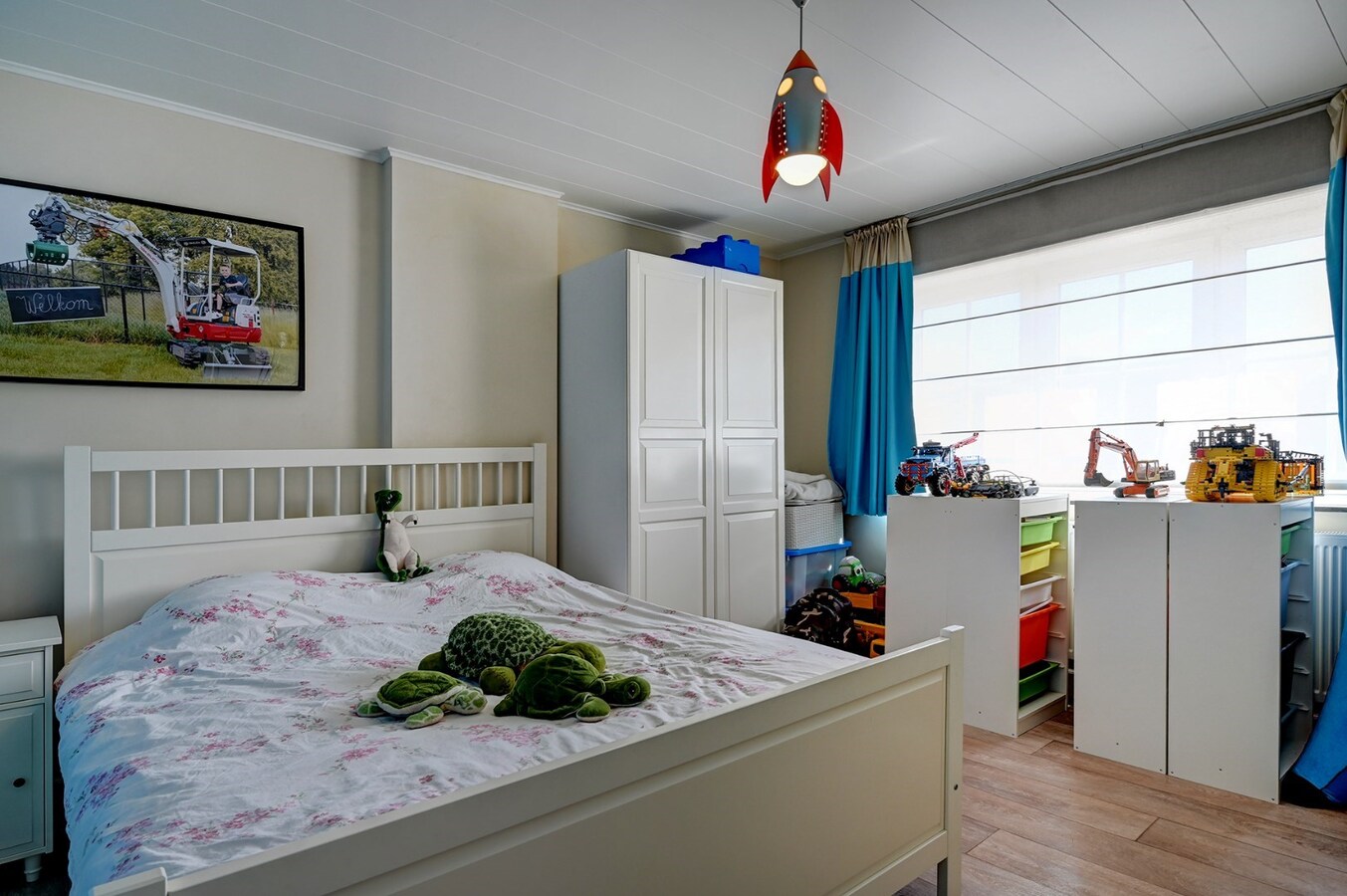 Grondig gerenoveerde woning met tuin, terras en 3 slaapkamers in Nieuwerkerken. 