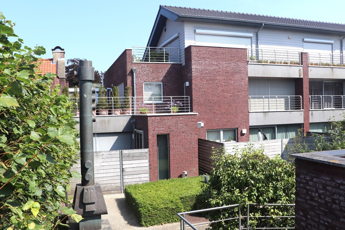 Lichtrijk en ruim appartement met garage (EPC: B) 