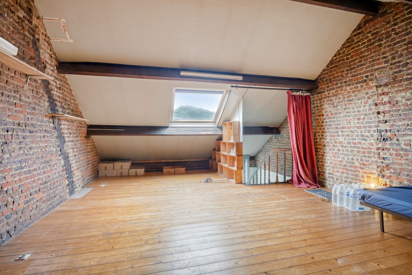 Ruime woning met kelder, zolder en tuin in Kessel-Lo! - EPC 443 kWh/m² - bewoonbare opp. 205 m² 