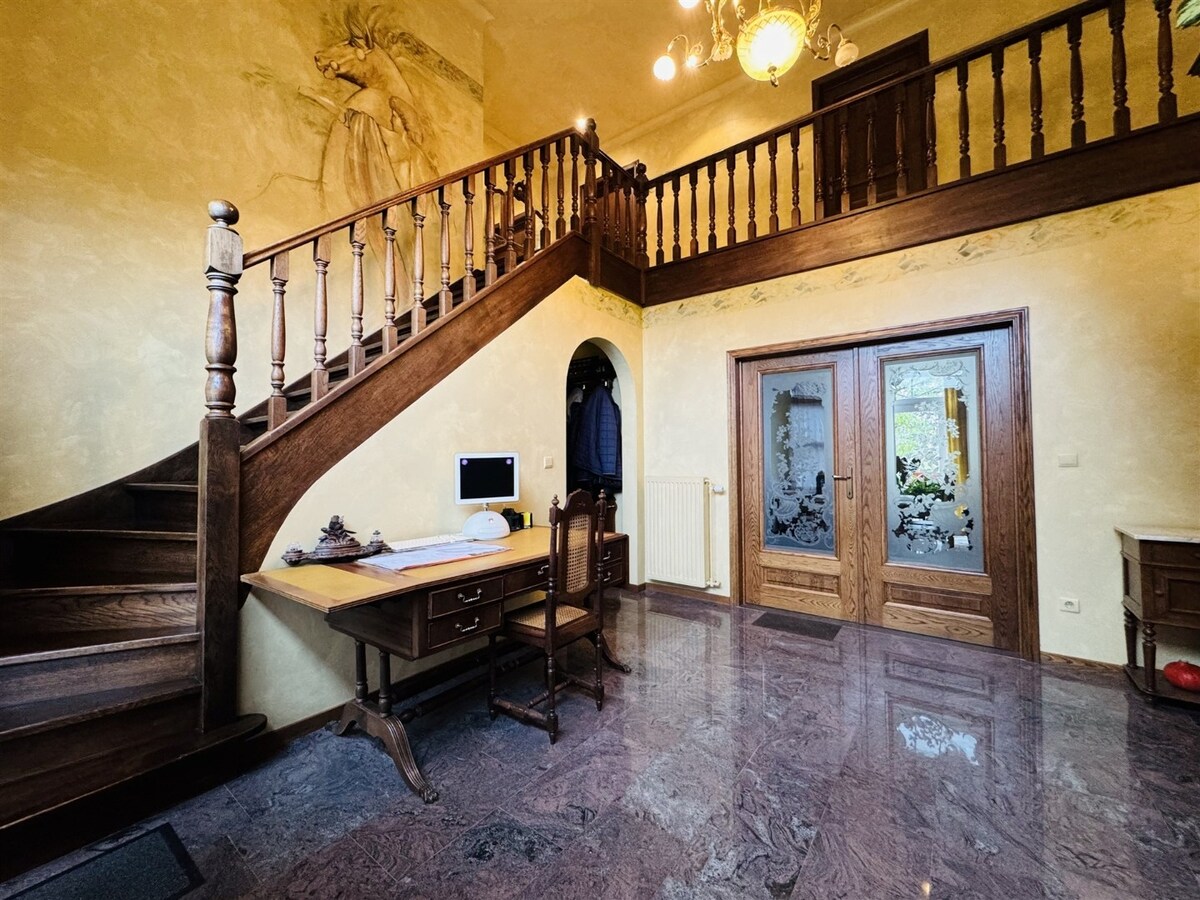 Unieke hoeve met woonst, 3 appartementen en paardenstallen op een ruim perceel van ca 1,2ha te Dilsen-Stokkem 