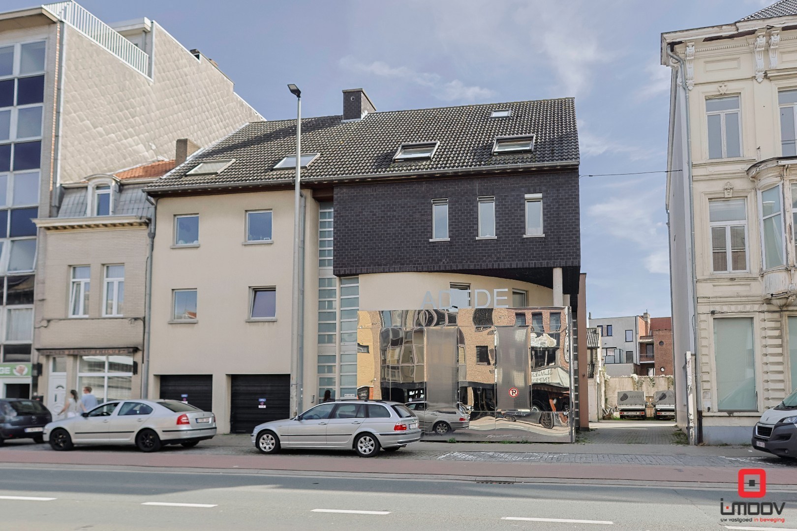Lichtrijk en huiselijk triplexappartement met 4 slaapkamers en 2 garages te Gent 