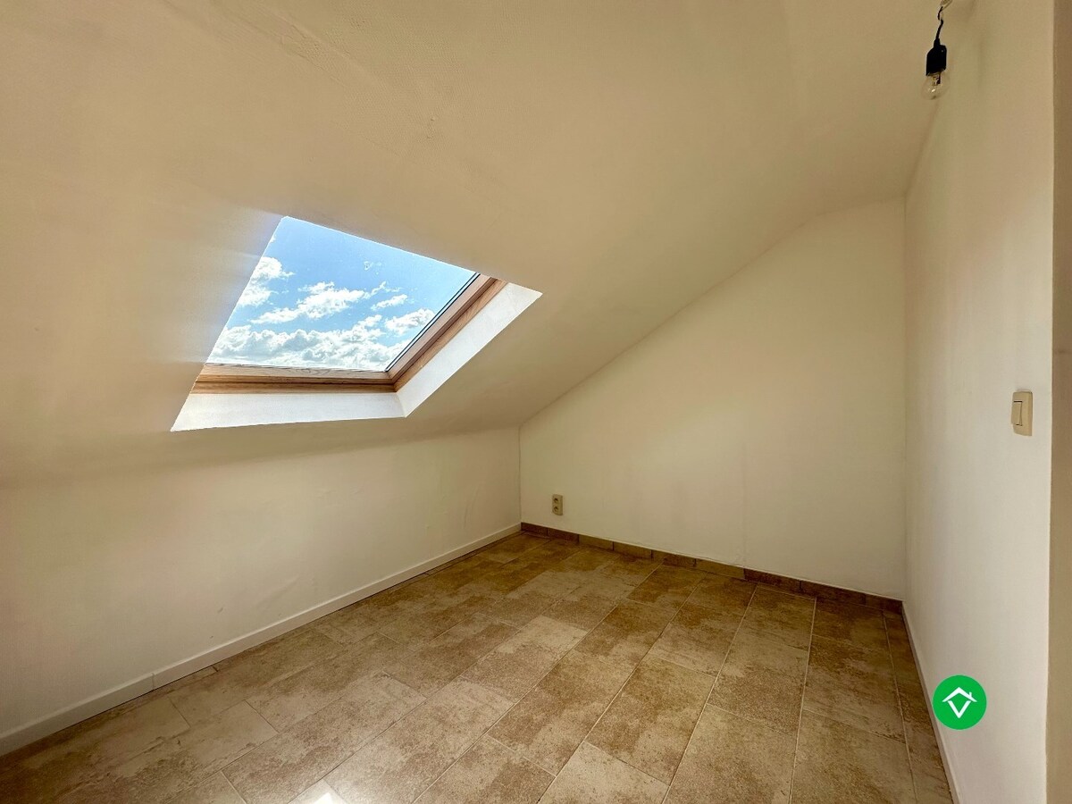 Instapklaar appartement met terras en 3 slaapkamers in een rustige wijk te Eernegem 