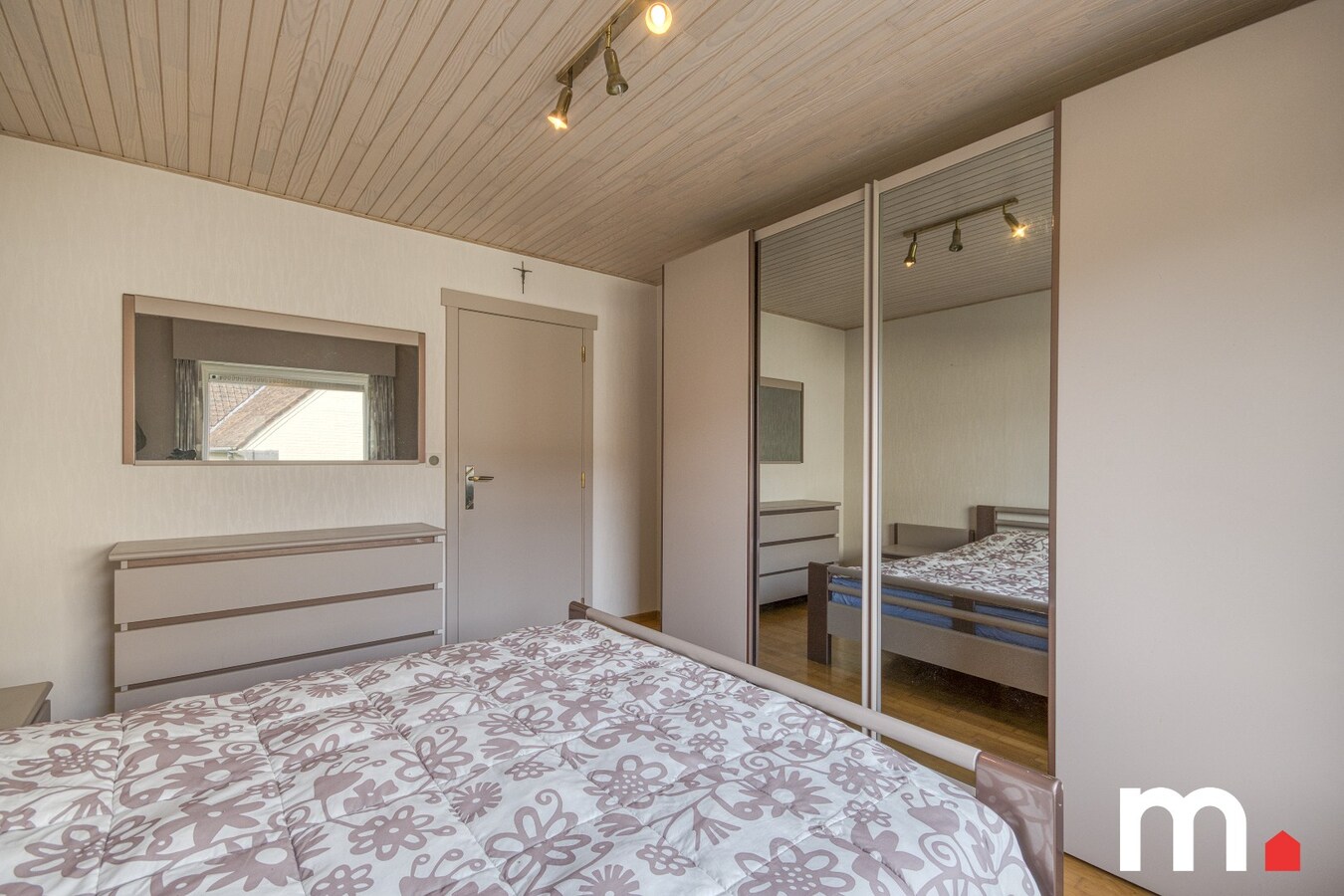 Alleenstaande villa met 5 slaapkamers en zonnige tuin 1127 m² op TOPligging ! 