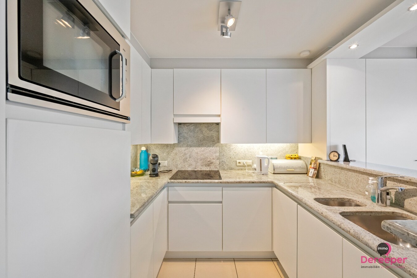 Charmante duplex met garage en autostaanplaats op wandelafstand van het strand 