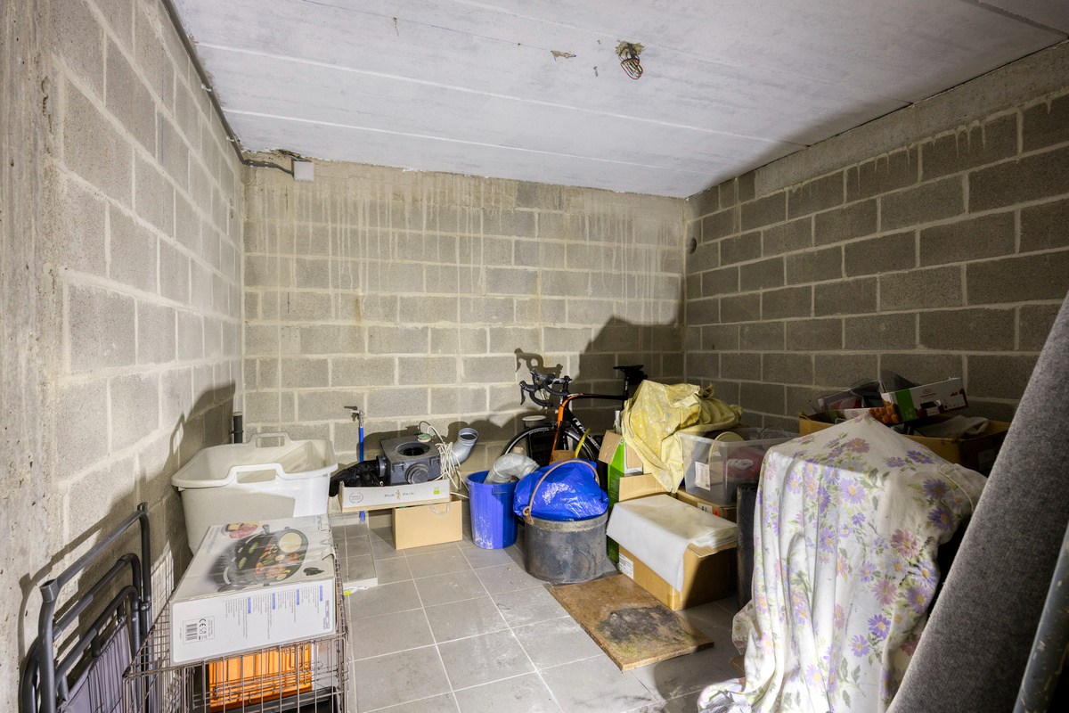 Instapklare penthouse met 2 slaapkamers en terras van 60m² , 4 kelders en garagebox in Korbeek-Lo! – EPC 199 kWh/m² - bewoonbare opp. 131 m² 