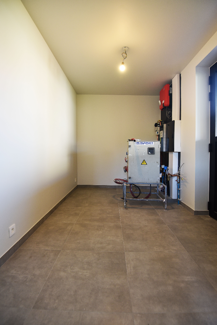 NIEUWBOUW open bebouwing (BEN-woning) met 3 slpks, carport, tuinhuis en tuin te Adegem 