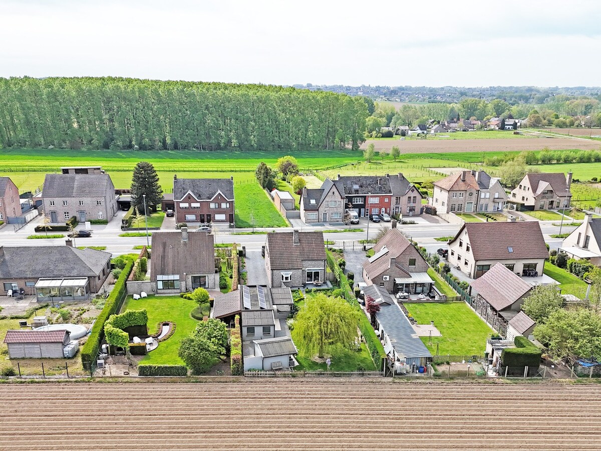 Instapklare OB met ruime garage te Velzeke-Ruddershove 
