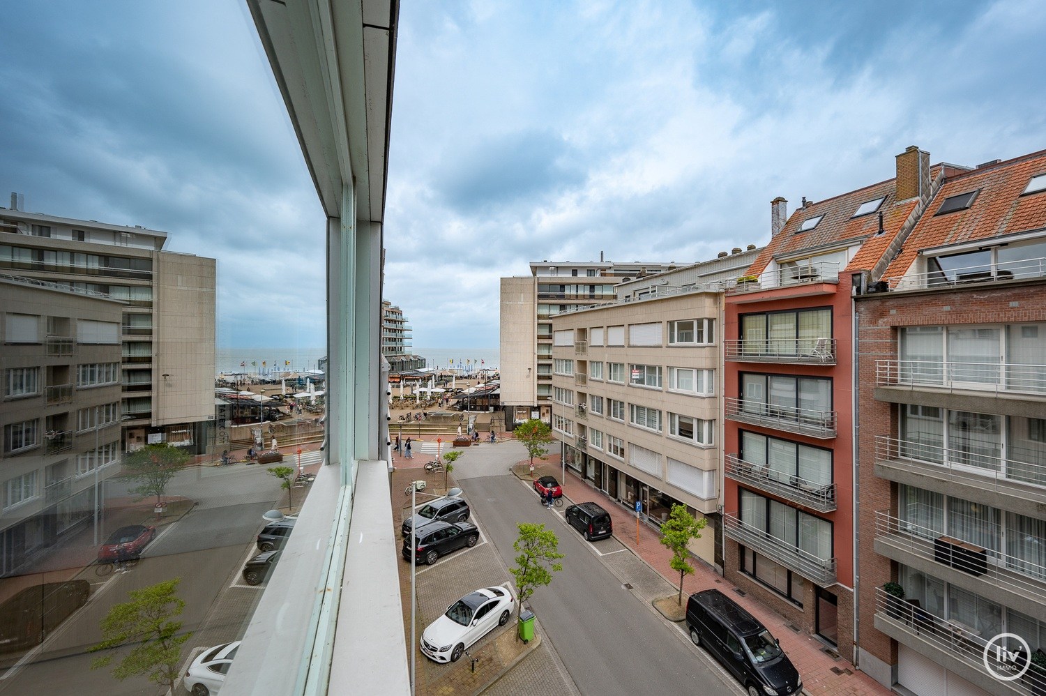 Prachtig integraal gerenoveerde studio gelegen op de vierde verdieping te Van Bunnelaan. 