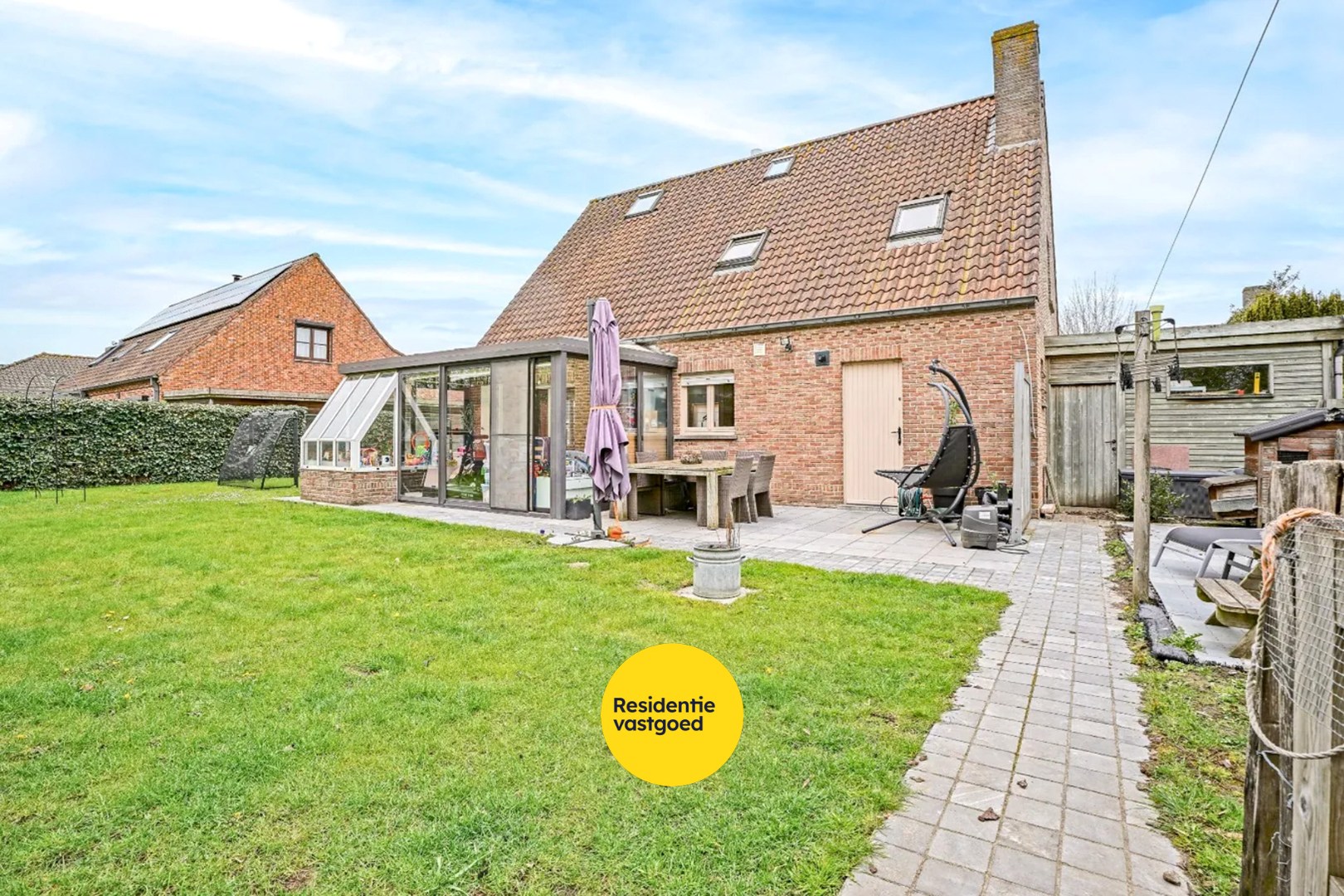 Gerenoveerde alleenstaande woning op 637m² te Veurne! 