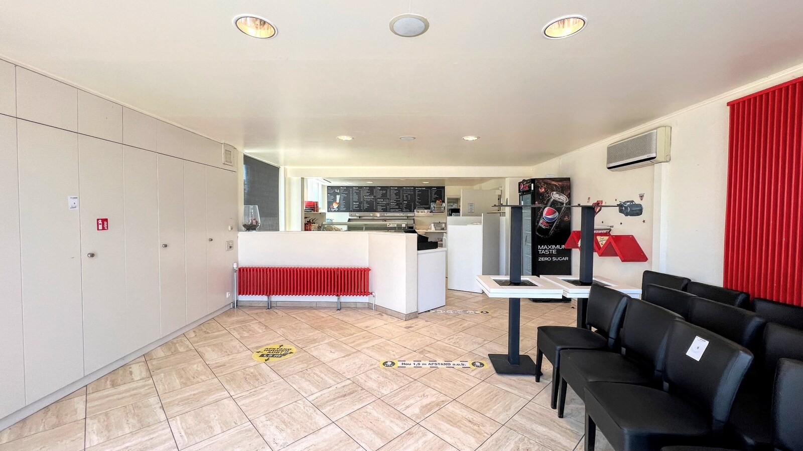 Handelspand met appartement op commerciële toplocatie 