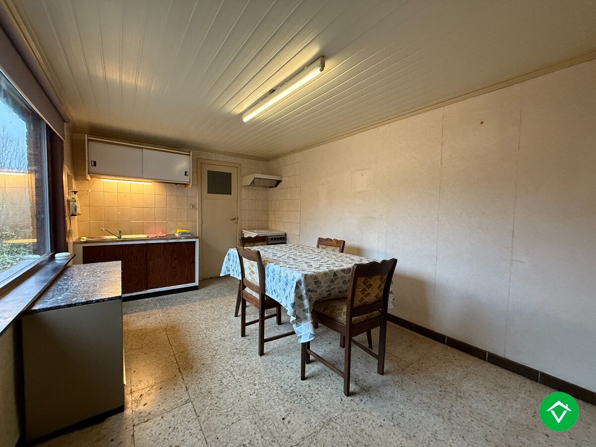 Ruime woning met 5 slaapkamers, garage en diepe tuin te Houthulst 