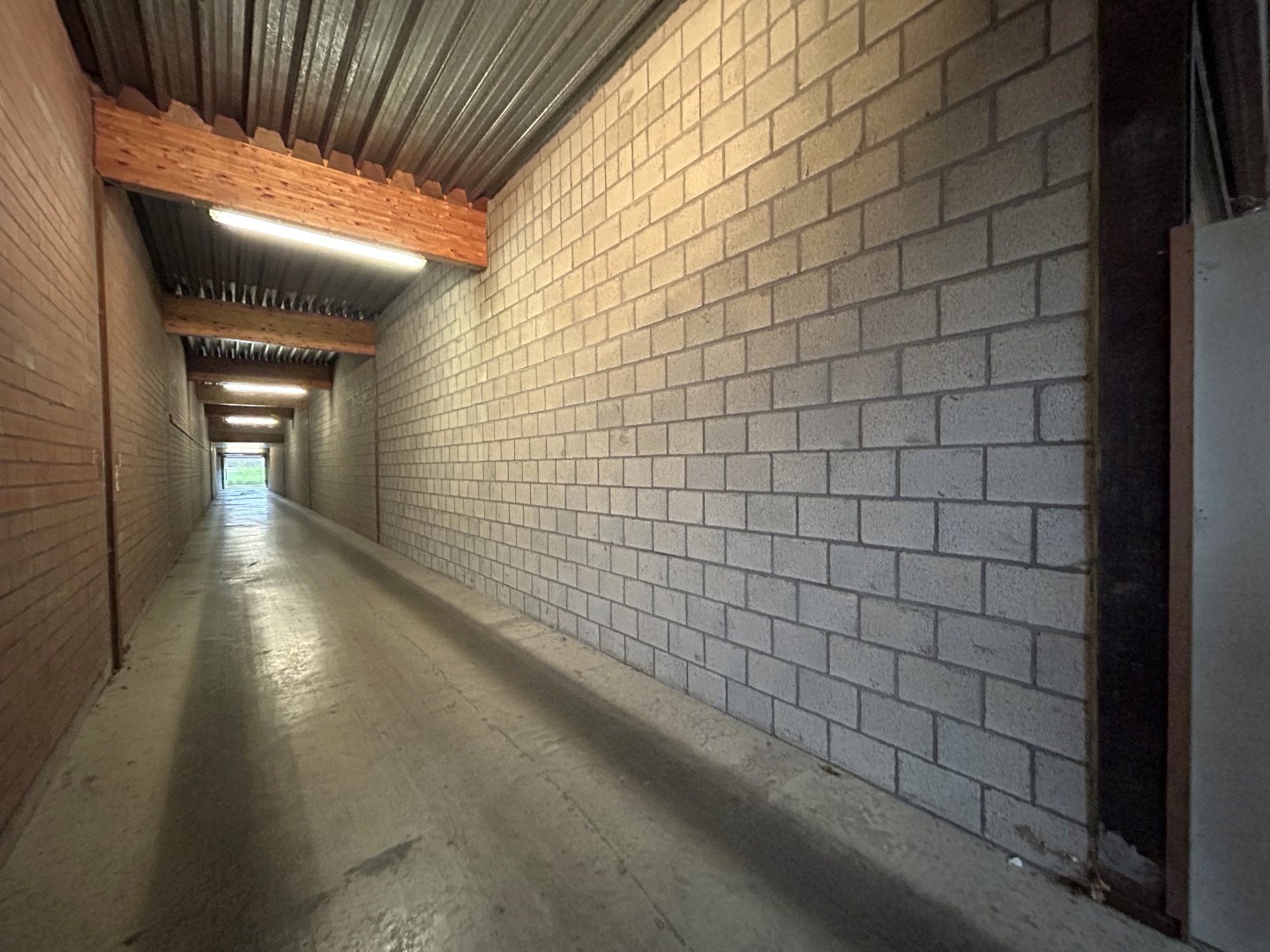 Handelsgelijkvloers op commerciële ligging in centrum Geel 