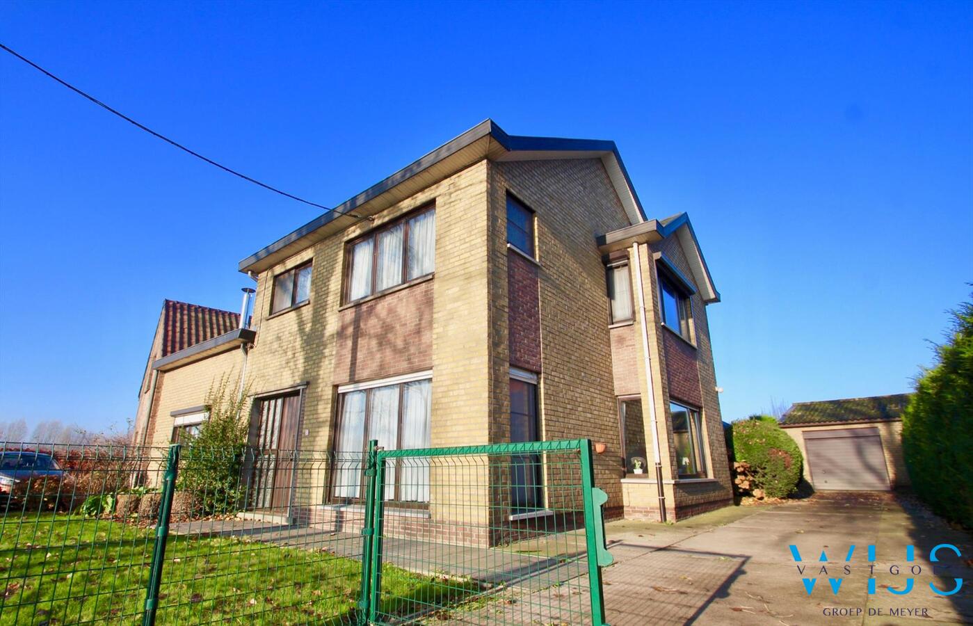 Zeer degelijk woonhuis op een ruim rustig perceel te Bassevelde ! 