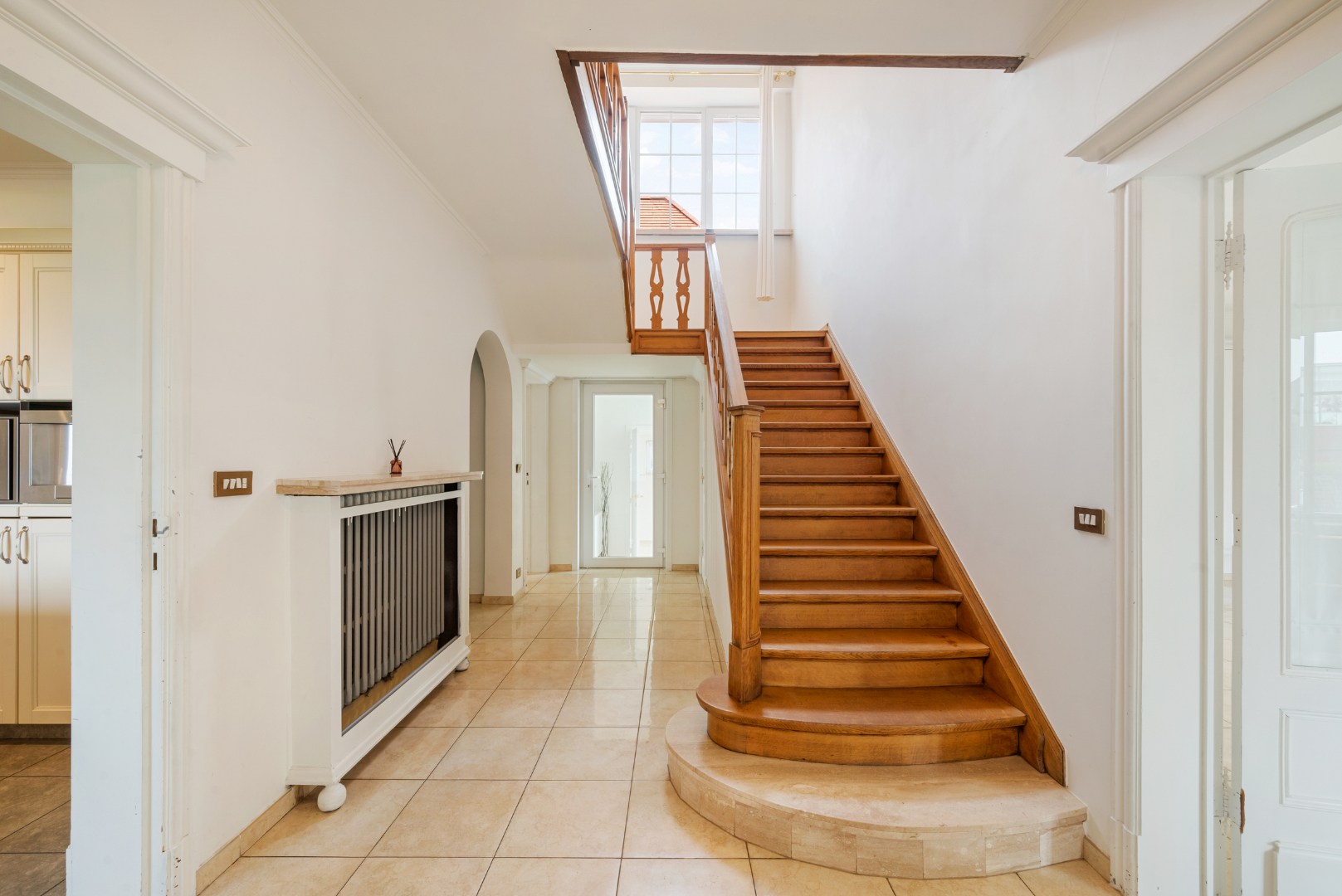 Stijlvolle villa met 5 slaapkamers op mooi perceel van 1325m² 