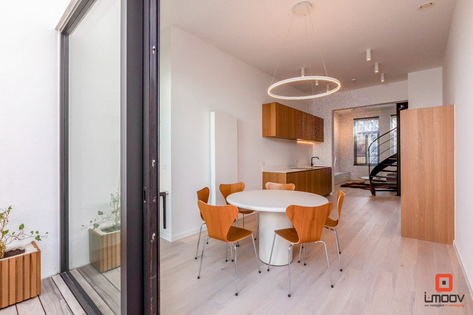 Instapklare tweeslaapkamer duplex met groot terras in de Nieuwpoortsesteenweg, Oostende 