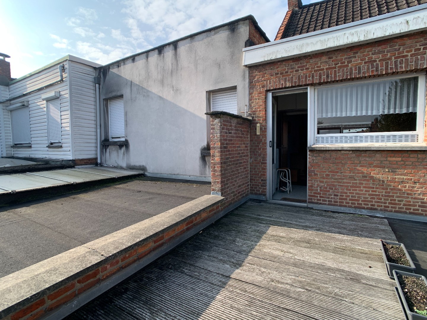 Te renoveren woning met groot potentieel in hartje Merksem! 