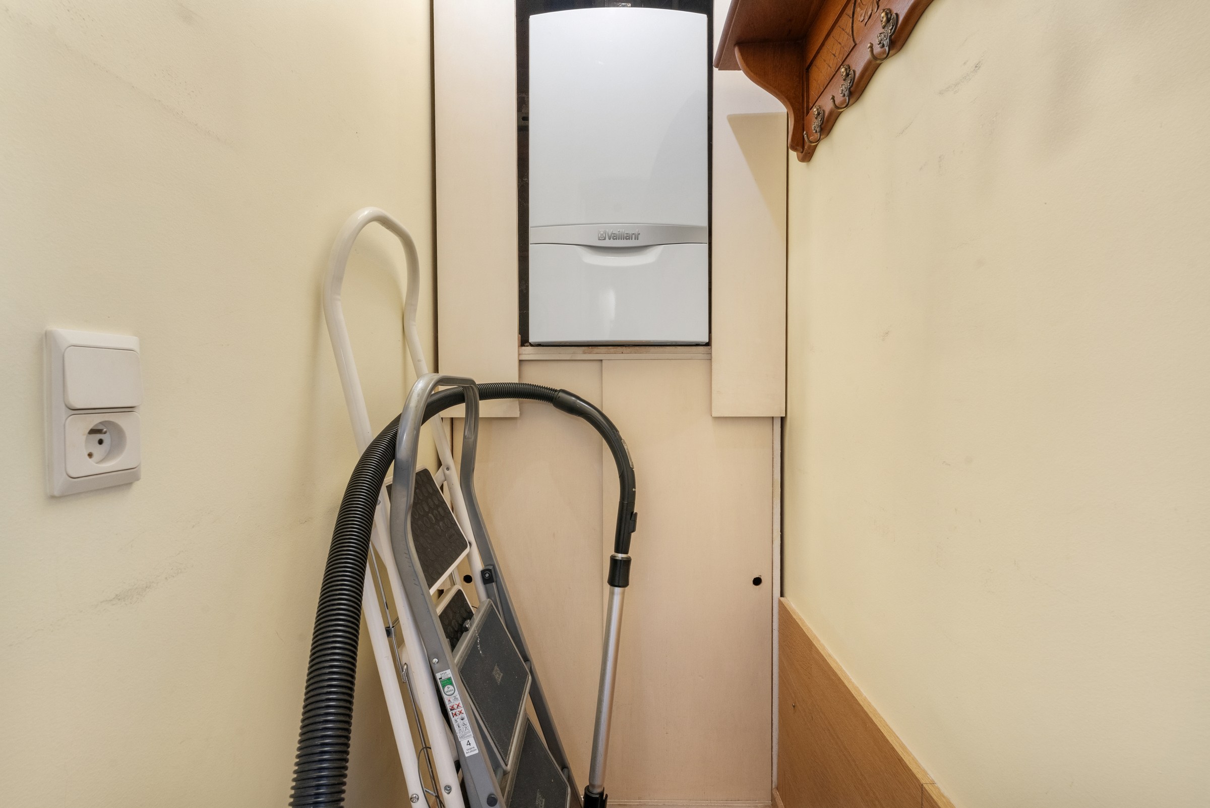Appartement de 2 pièces bien situé au centre, du côté ensoleillé de la Lippenslaan, à distance de marche de la place Van Bunnen. 