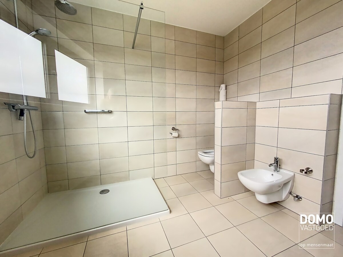 Ruime penthouse in Kermt met terras, lift, 3 slaapkamers en ruim terras 