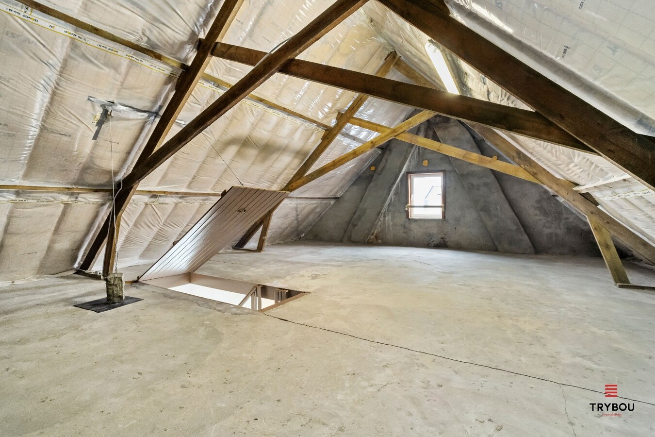 Gerenoveerde alleenstaande woning met 3 slaapkamers op perceel van 562m² 