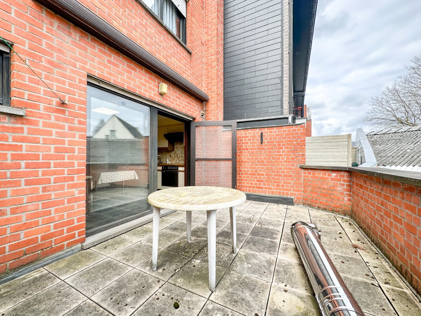 Stadswoning met potentieel, private garage, terras en tuin, mét lift, Torhout 