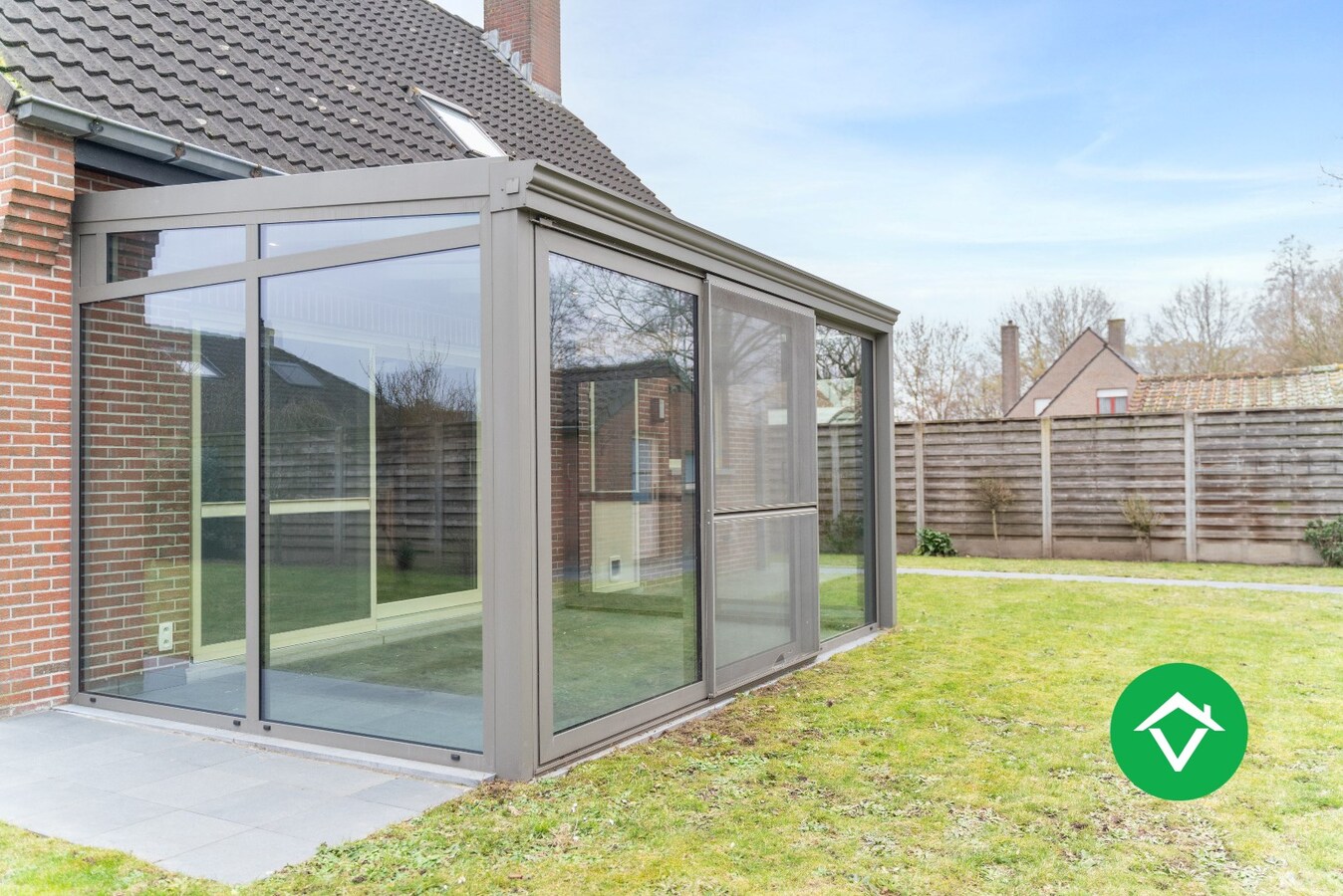 Ruime alleenstaande woning met 3 slaapkamers, tuin en garage te Roeselare 