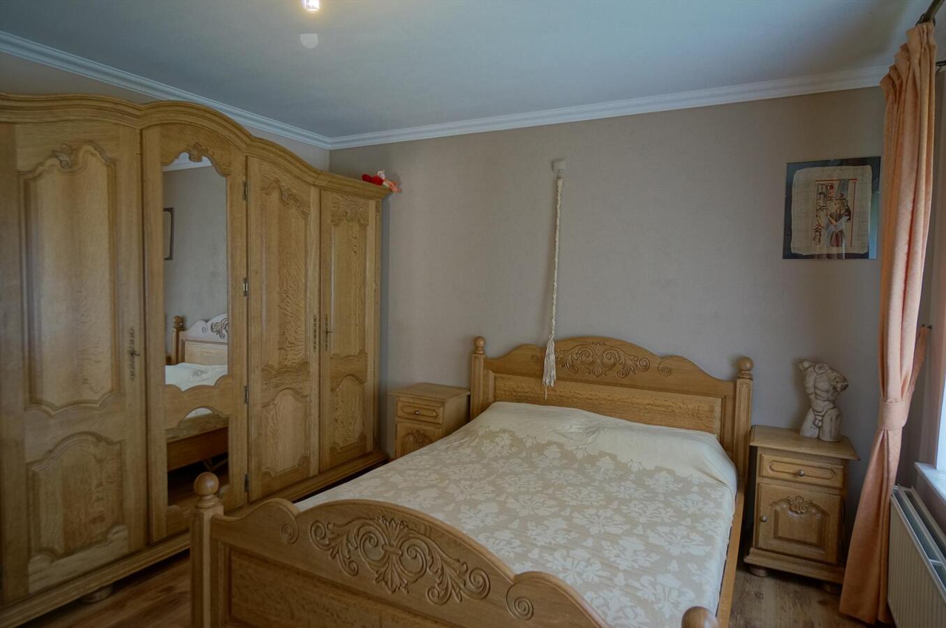 Landhuis met stallen, piste en weide op ca. 3800m² te Neerpelt (Limburg) 