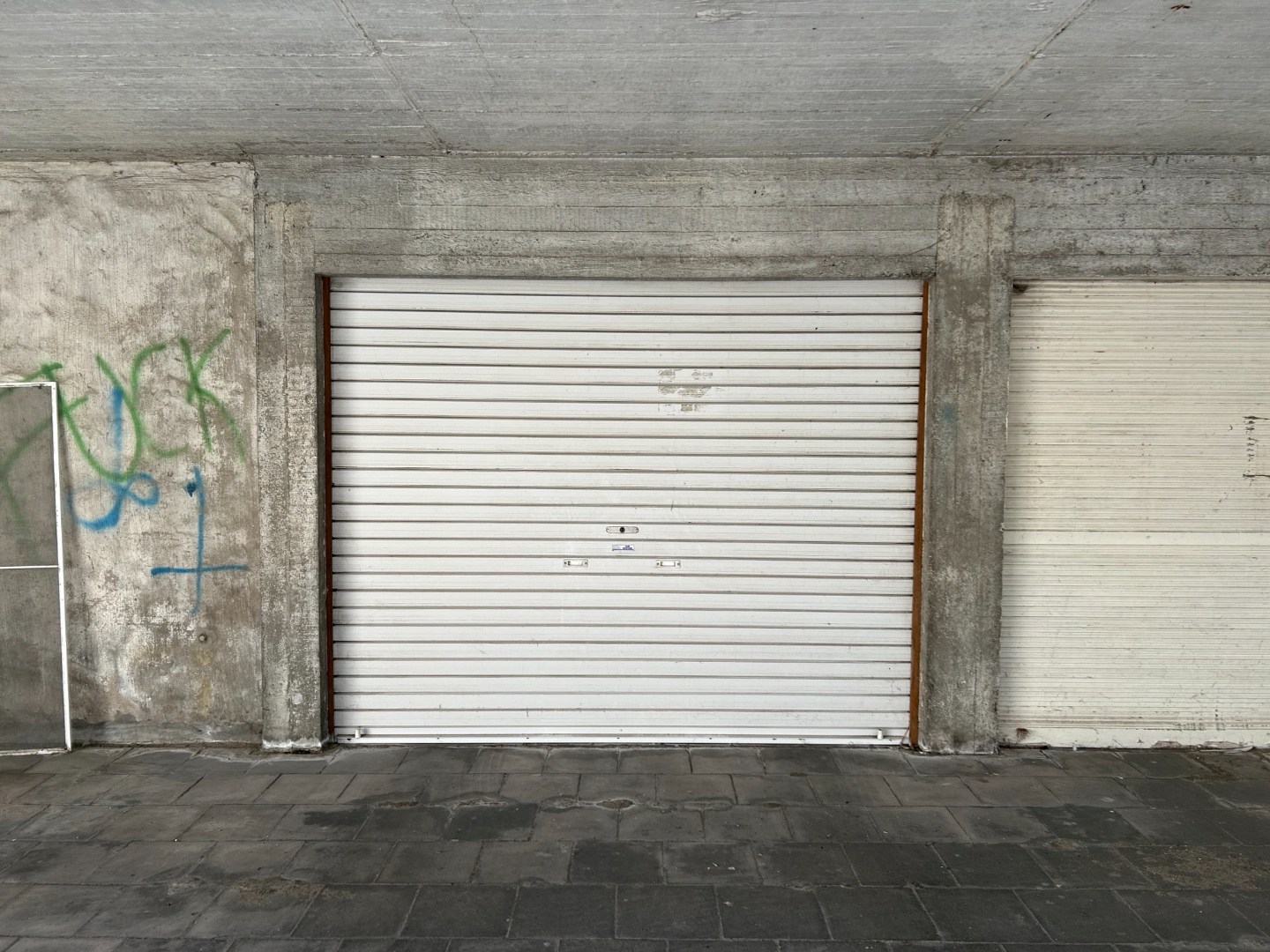 Garage près de la digue. 